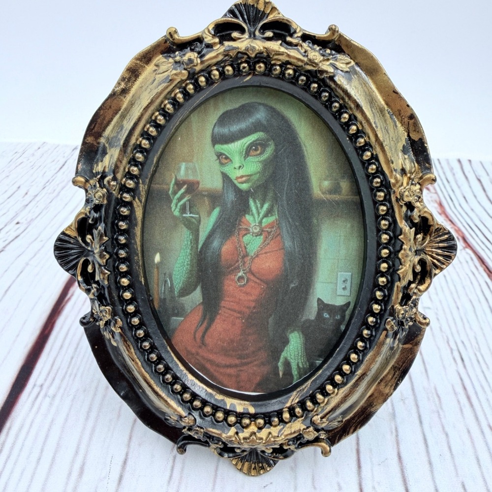 Reptilian Night Cap Art Print Ornate Gold Black Oval Frame Alien Cat‎ Wine 5x4